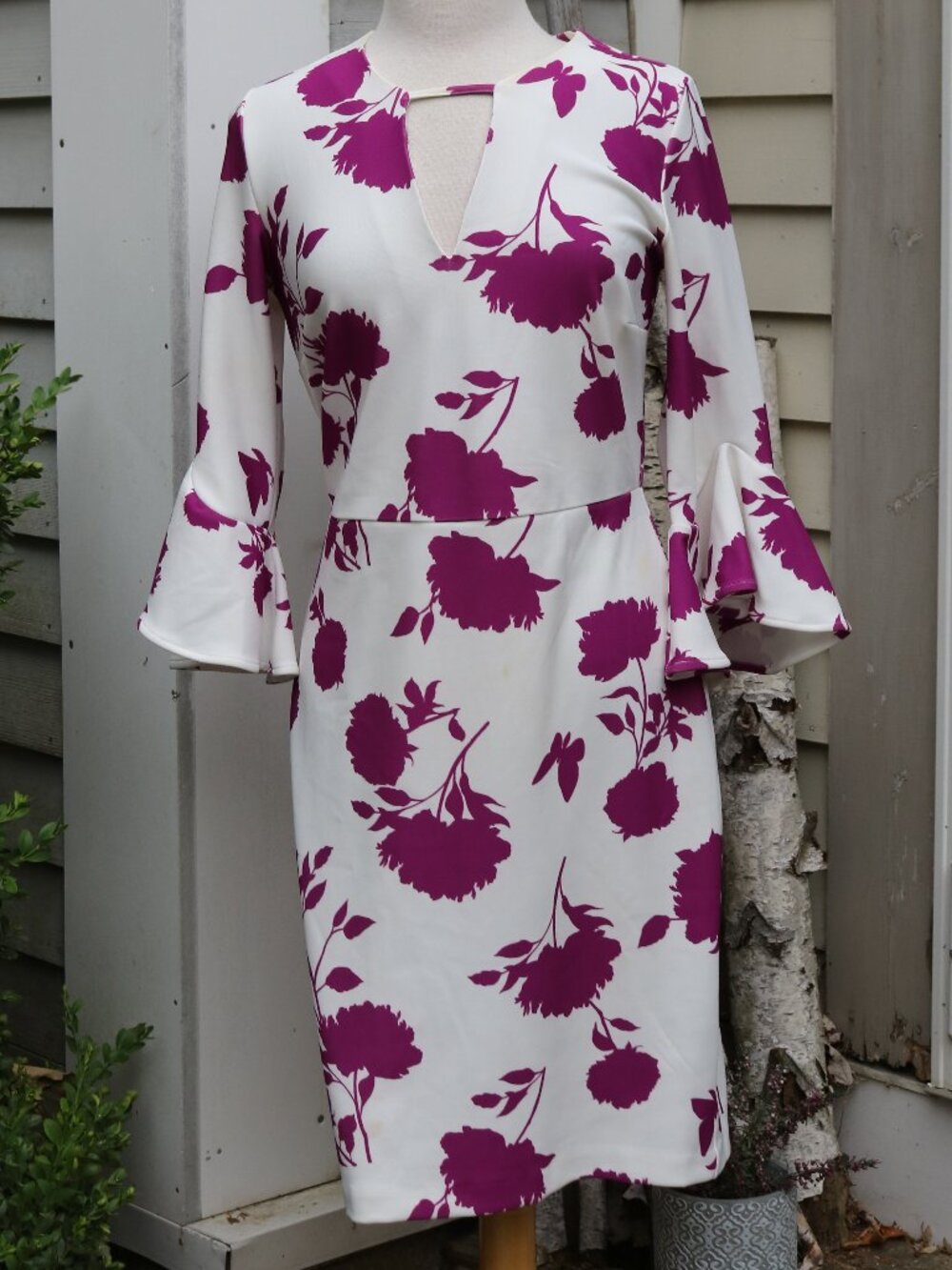 Boston Proper White w Magenta Floral Keyhole Flare Knit Sheath Dress Sz SMALL